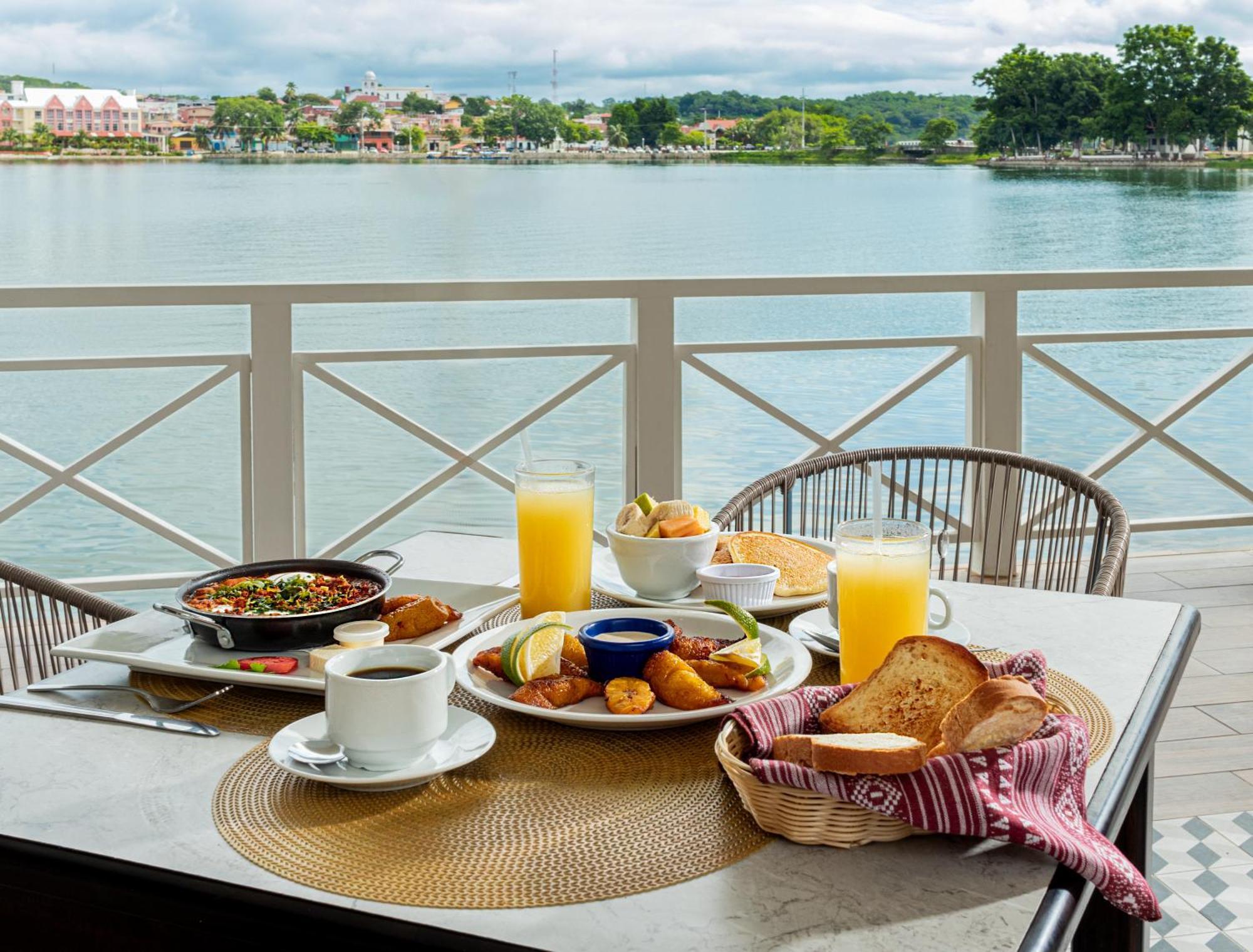 Hotel Casona Del Lago Flores Exteriér fotografie